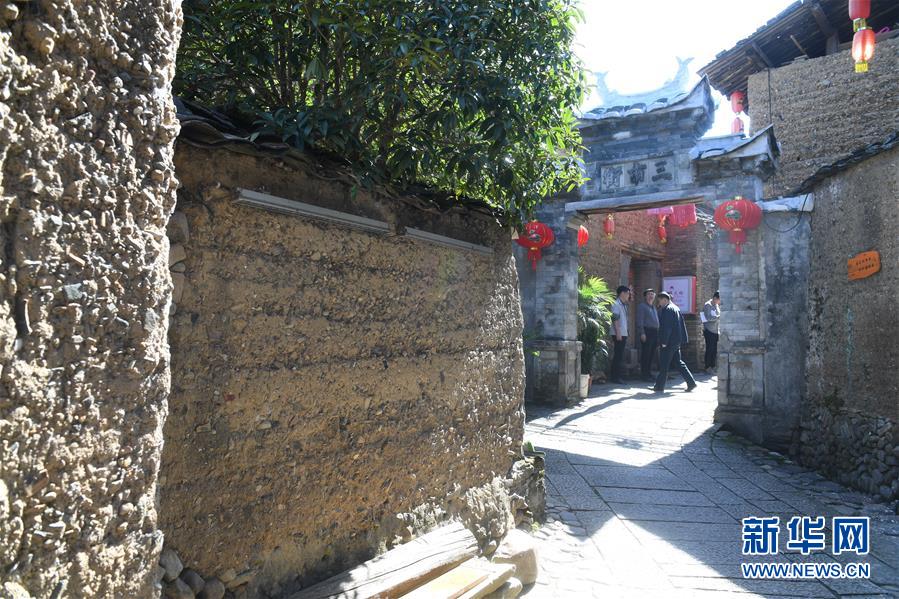 (在习近平新时代中国特色社会主义思想指引下·庆祝改革开放40周年·绿色发展)(新华全媒头条·图文互动)(5)绿色发展:书写在中国大地上的美丽画卷